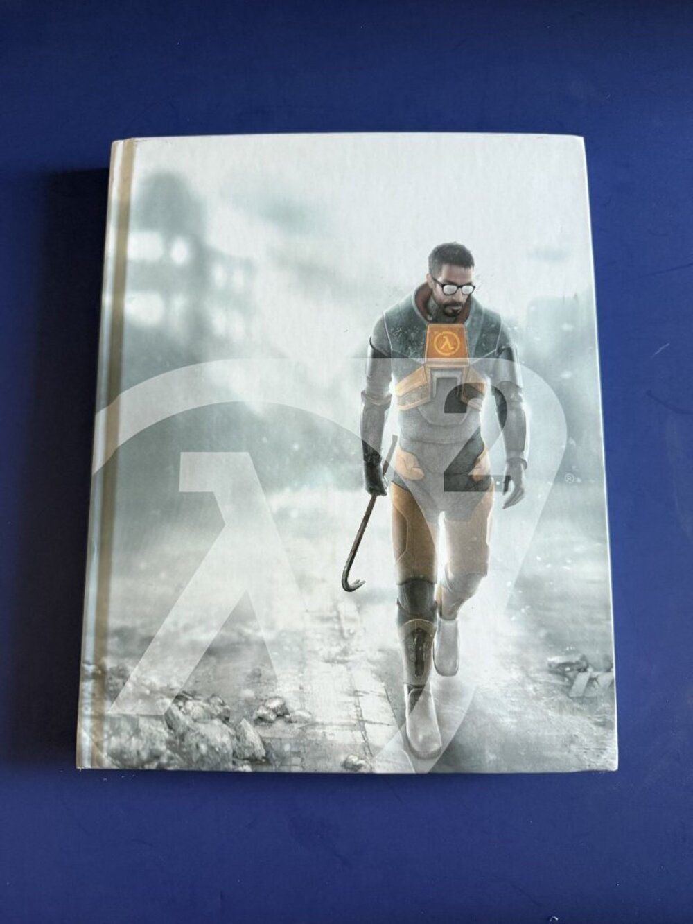 Half-Life 2 Raising the Bar Hardcover Art Book Prima No Dust Cover
